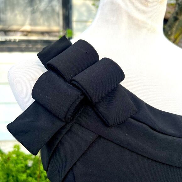 **** Betsy & Adam One Shoulder Ombré Pleated Gown (T) - Picture 4 of 13